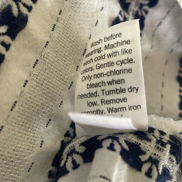 EUC Woman’s XL Croft & Barrow V~Neck Floral Embroidered 3/4 Sleeve Top - Picture 7 of 7